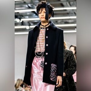 CHANEL 2021/22 Métiers Black and Pink Striped Knit Top 36